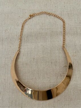 Statement collar bib-style necklace